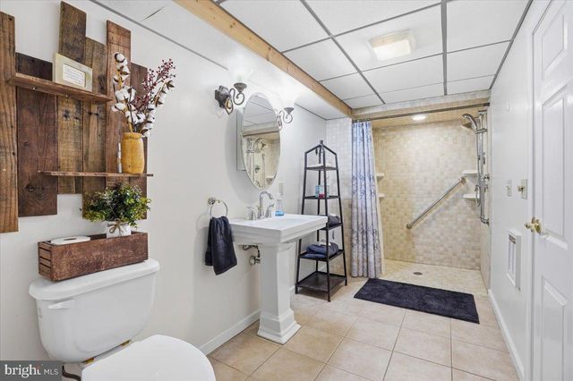 209 E MANOR LN, Lehighton, PA 18235