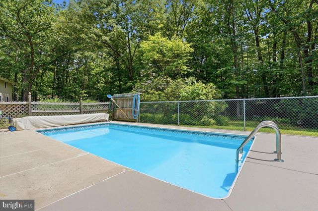 209 E MANOR LN, Lehighton, PA 18235