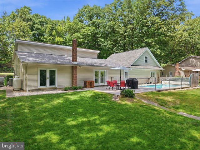 209 E MANOR LN, Lehighton, PA 18235