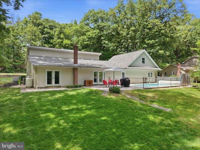 209 E MANOR LN, Lehighton, PA 18235