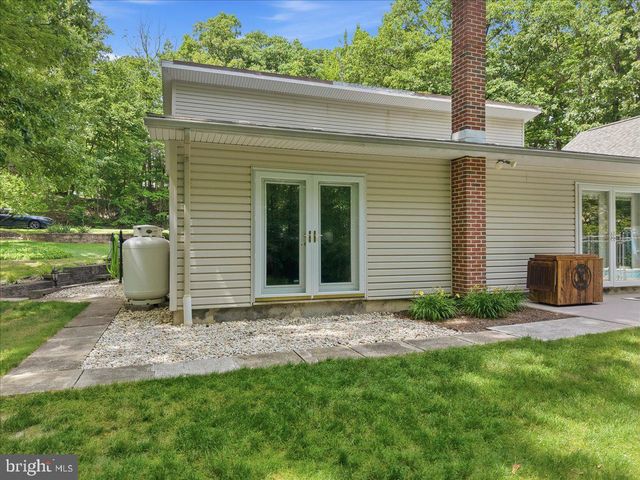 209 E MANOR LN, Lehighton, PA 18235