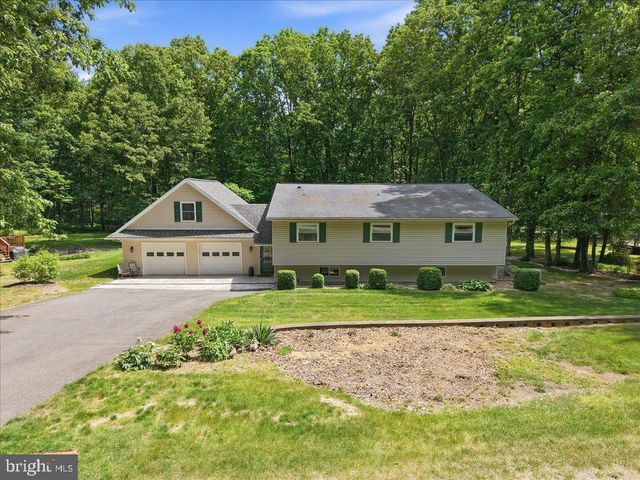 209 E MANOR LN, Lehighton, PA 18235