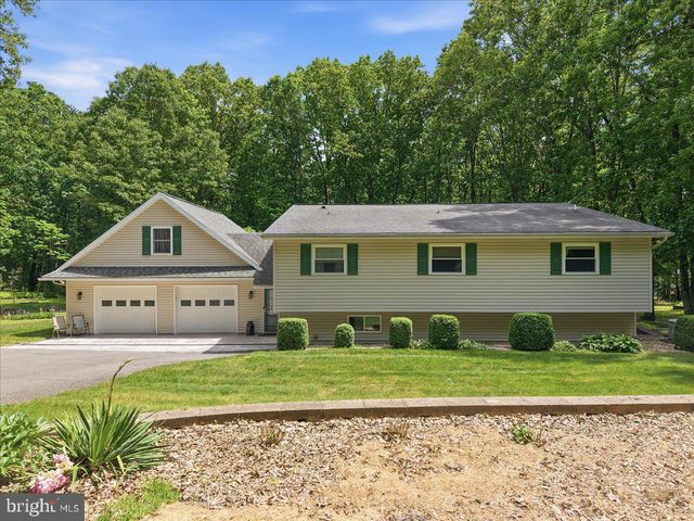209 E MANOR LN, Lehighton, PA 18235
