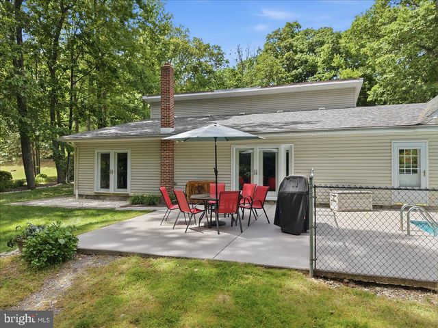 209 E MANOR LN, Lehighton, PA 18235