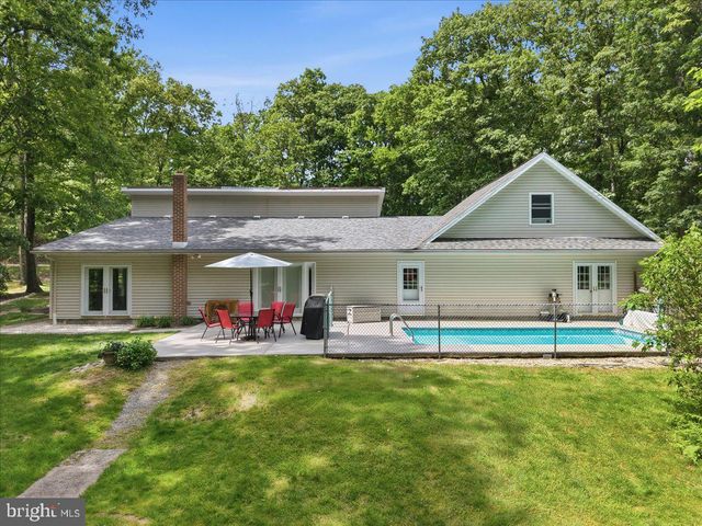 209 E MANOR LN, Lehighton, PA 18235