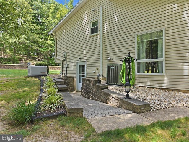 209 E MANOR LN, Lehighton, PA 18235
