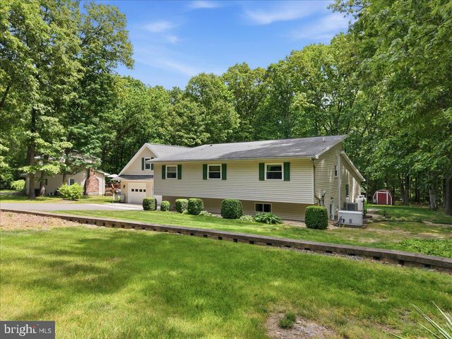 209 E MANOR LN, Lehighton, PA 18235