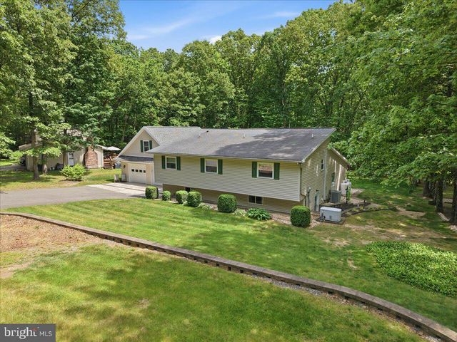 209 E MANOR LN, Lehighton, PA 18235
