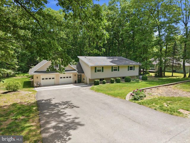 209 E MANOR LN, Lehighton, PA 18235