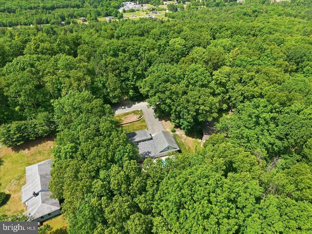 209 E MANOR LN, Lehighton, PA 18235