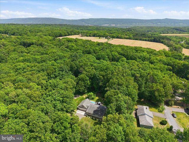 209 E MANOR LN, Lehighton, PA 18235