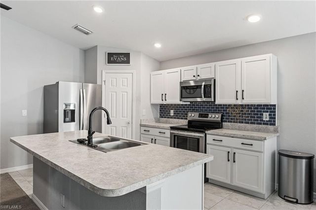 3306 NE 8th PL, Cape Coral, FL 33909