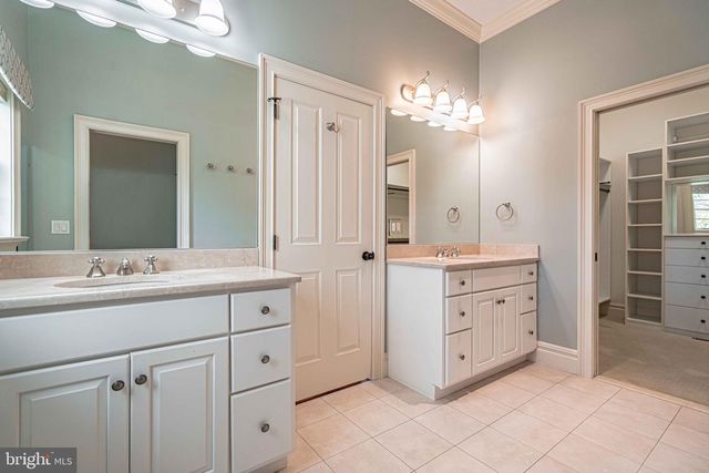 2061 FORGE RUN, Bethlehem, PA 18015