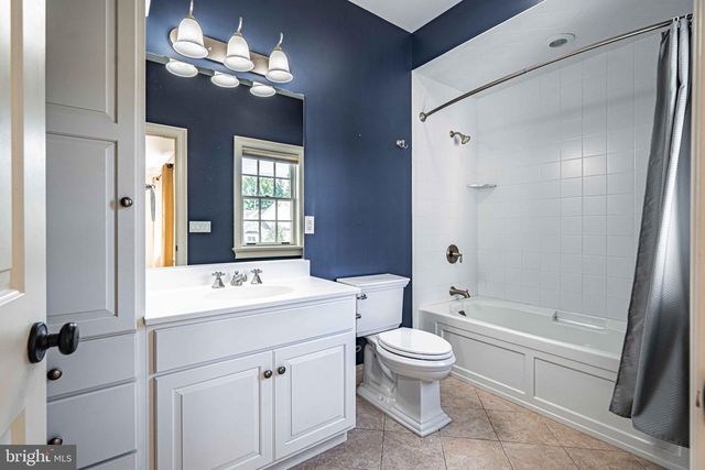 2061 FORGE RUN, Bethlehem, PA 18015