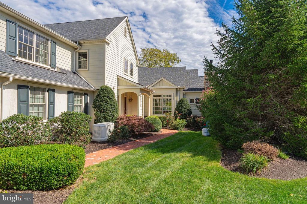 2061 FORGE RUN, Bethlehem, PA 18015