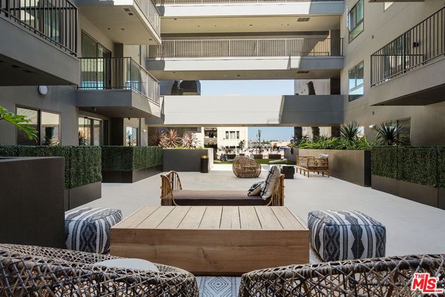 269 S Mariposa Avenue 413, Los Angeles, CA 90004