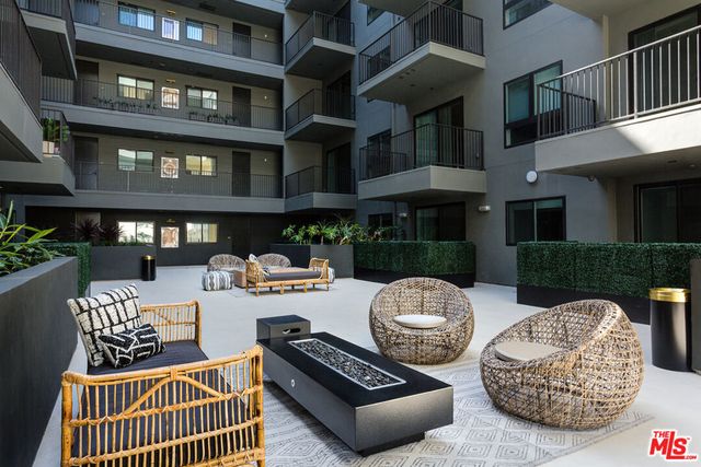 269 S Mariposa Avenue 413, Los Angeles, CA 90004