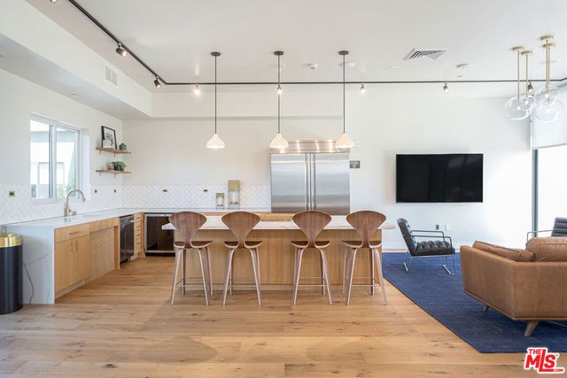 269 S Mariposa Avenue 413, Los Angeles, CA 90004