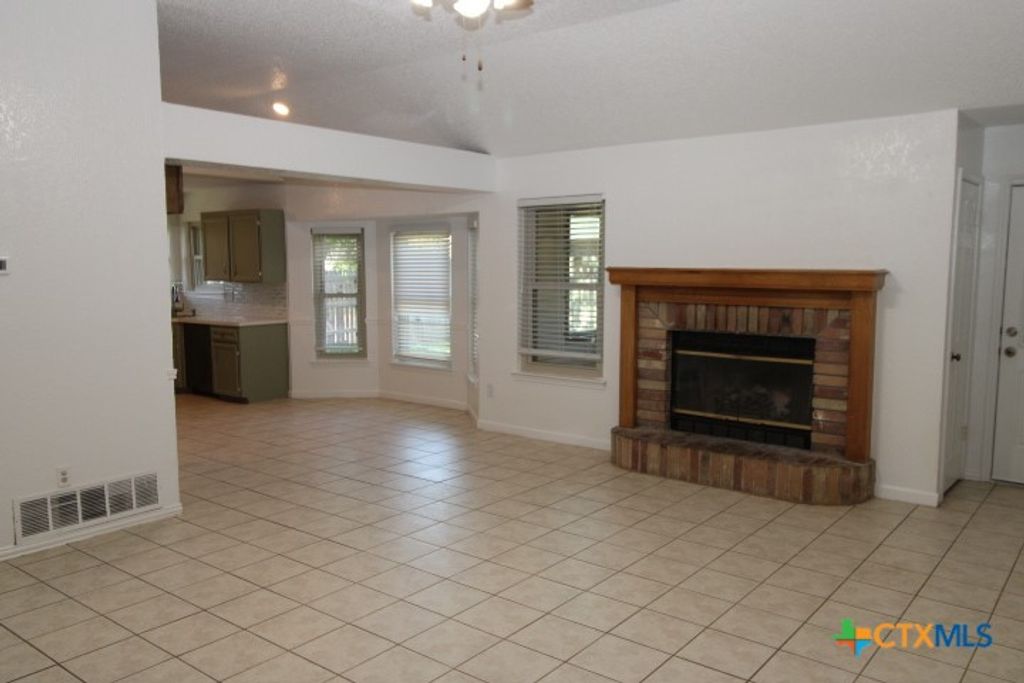 Image 2 of property listing at 210 Paula Street, Copperas Cove, TX 76522