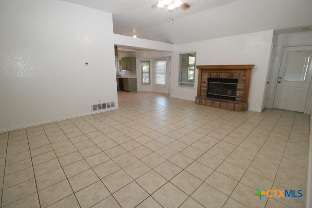 Image 3 of property listing at 210 Paula Street, Copperas Cove, TX 76522
