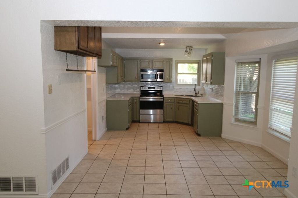 Image 6 of property listing at 210 Paula Street, Copperas Cove, TX 76522