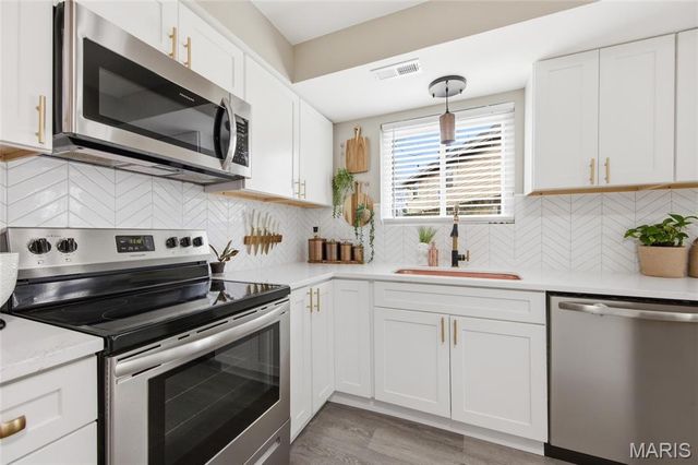 680 Lakewood Drive, Lake St Louis, MO 63367