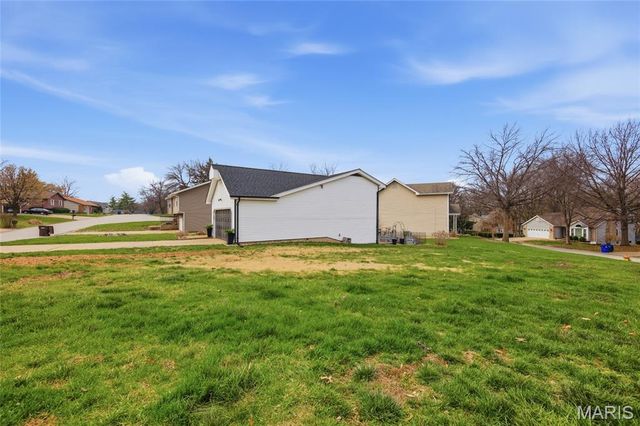 680 Lakewood Drive, Lake St Louis, MO 63367