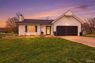 680 Lakewood Drive, Lake St Louis, MO 63367