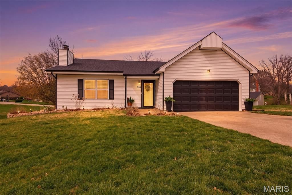 680 Lakewood Drive, Lake St Louis, MO 63367