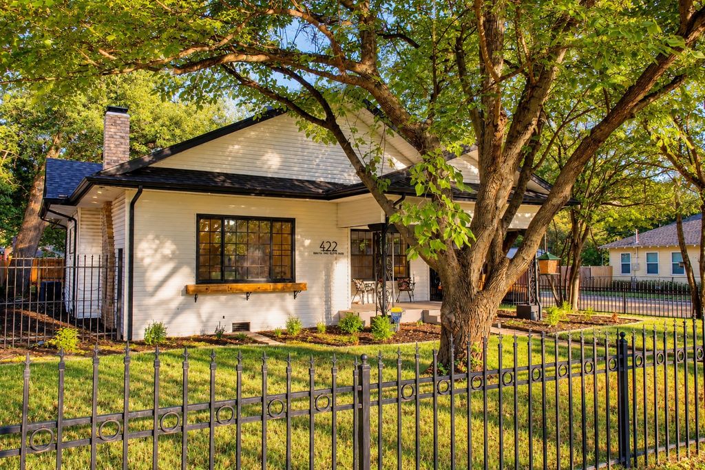 422 S Oak Cliff Boulevard, Dallas, TX 75208 — exterior