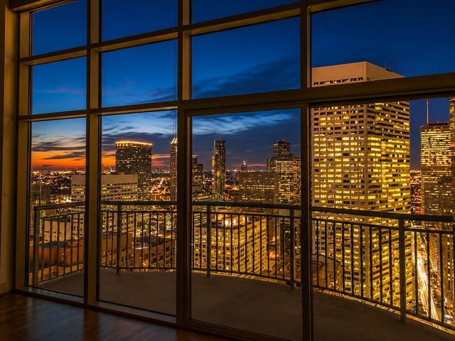 1400 Mckinney Street 1704, Houston, TX 77002