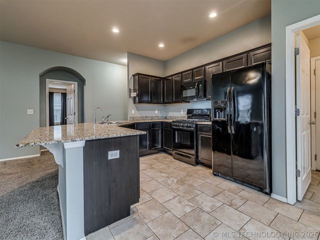 10013 E 107th Street North, Owasso, OK 74055