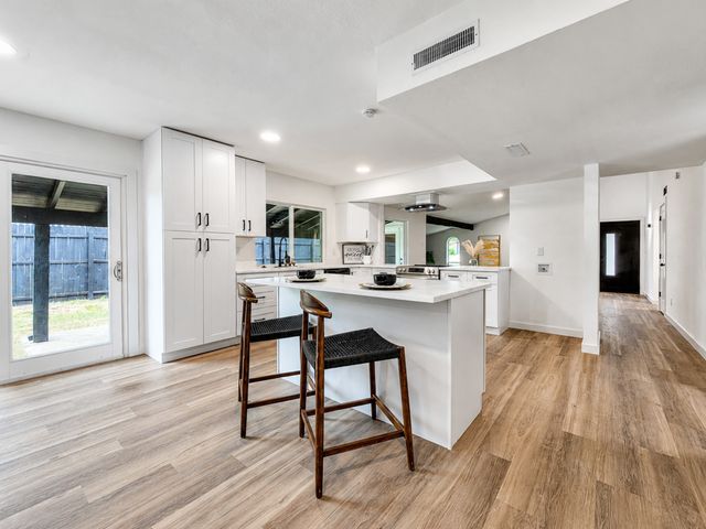 3406 Country Club Drive, Grand Prairie, TX 75052