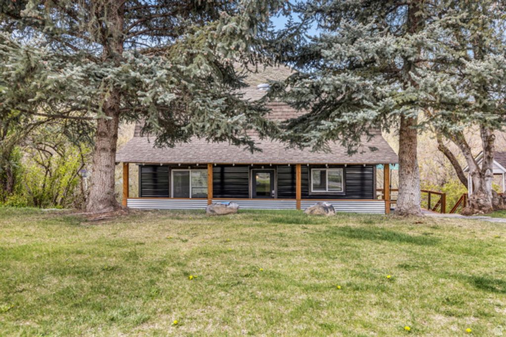Image 2 of property listing at 4265 S TAMMY LN, Daniel, UT 84032