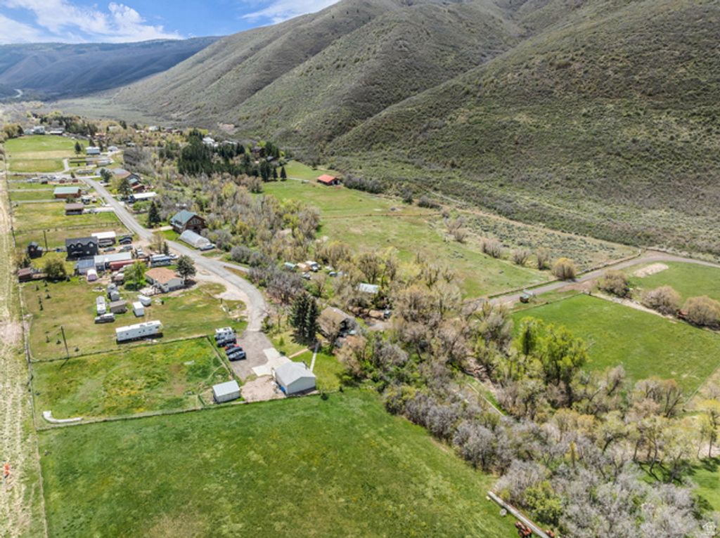 Image 44 of property listing at 4265 S TAMMY LN, Daniel, UT 84032