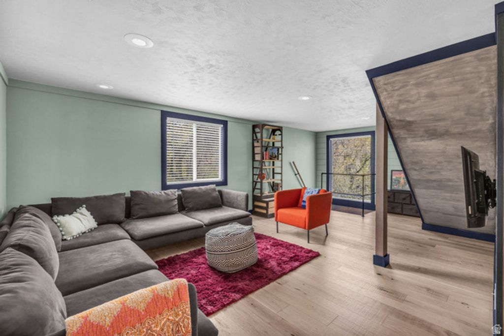 Image 8 of property listing at 4265 S TAMMY LN, Daniel, UT 84032