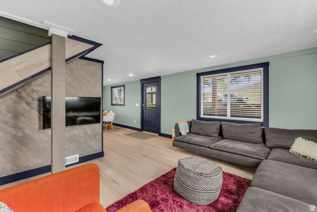 Image 9 of property listing at 4265 S TAMMY LN, Daniel, UT 84032