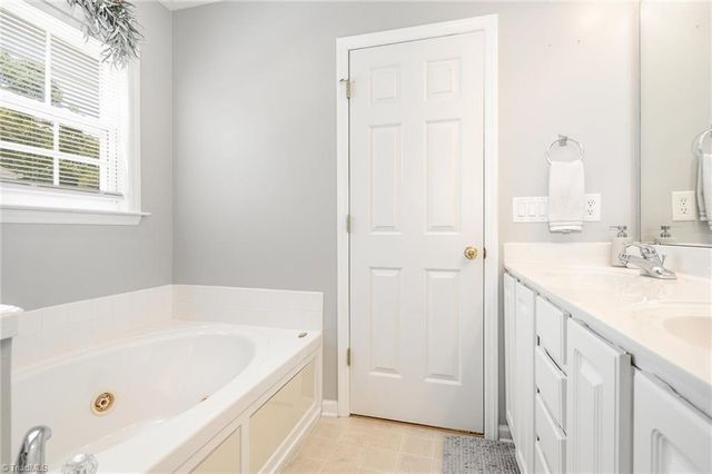 3085 Creighton Lane, Winston-salem, NC 27127