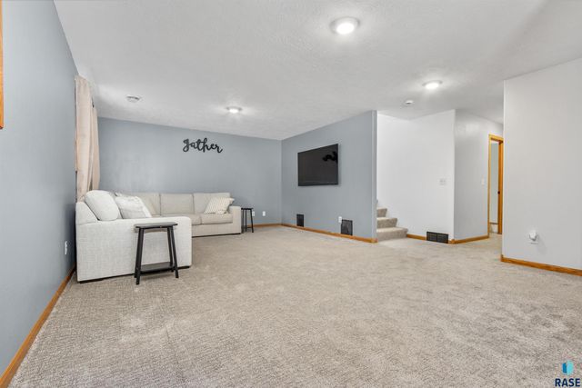602 Eagle Ave Avenue, Harrisburg, SD 57032