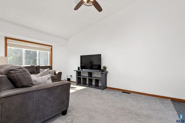 602 Eagle Ave Avenue, Harrisburg, SD 57032