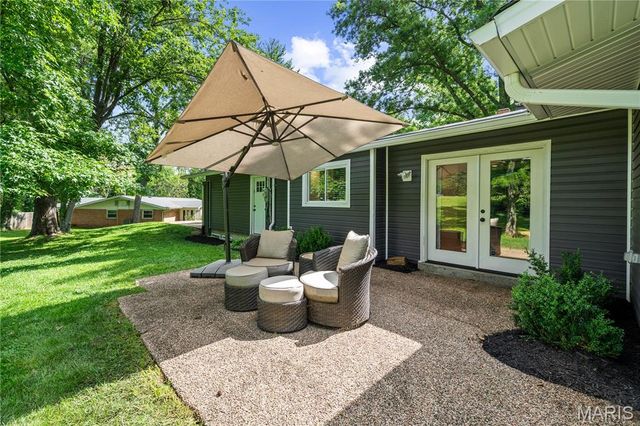 1221 Warson Pines Drive, St Louis, MO 63132