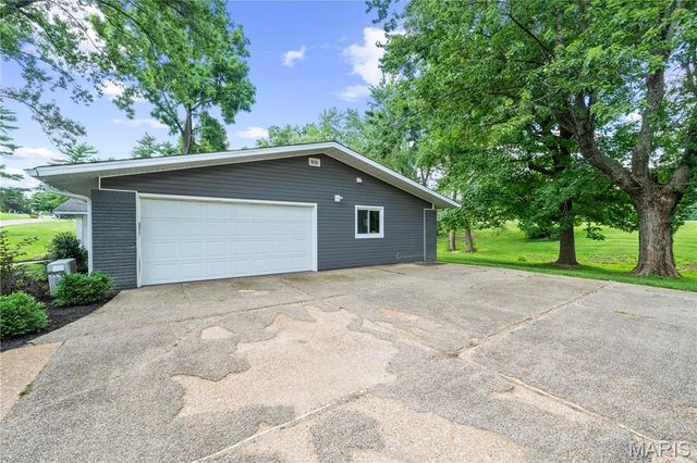 1221 Warson Pines Drive, St Louis, MO 63132