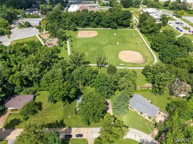 1221 Warson Pines Drive, St Louis, MO 63132