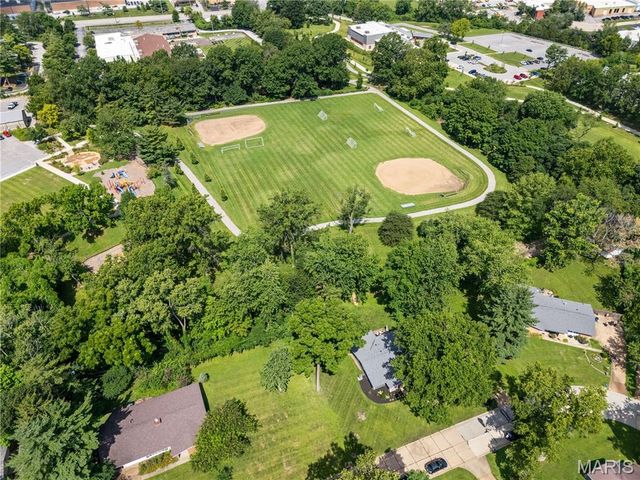 1221 Warson Pines Drive, St Louis, MO 63132