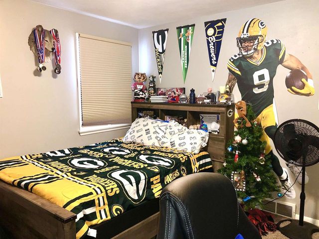 328 E MAIN STREET, Hilbert, WI 54129