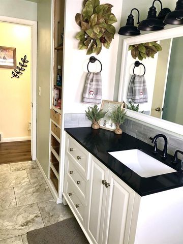 328 E MAIN STREET, Hilbert, WI 54129