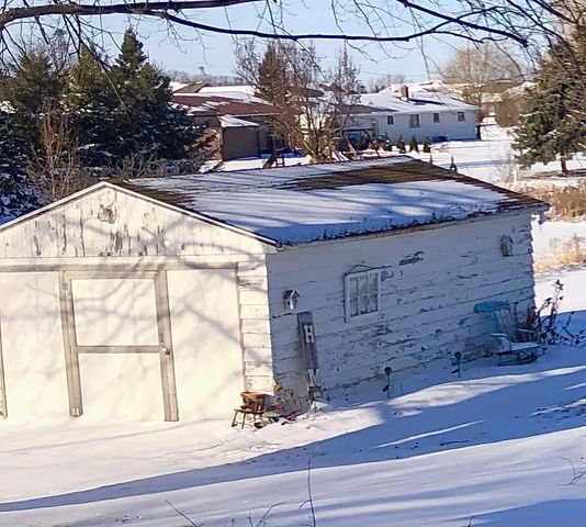 328 E MAIN STREET, Hilbert, WI 54129