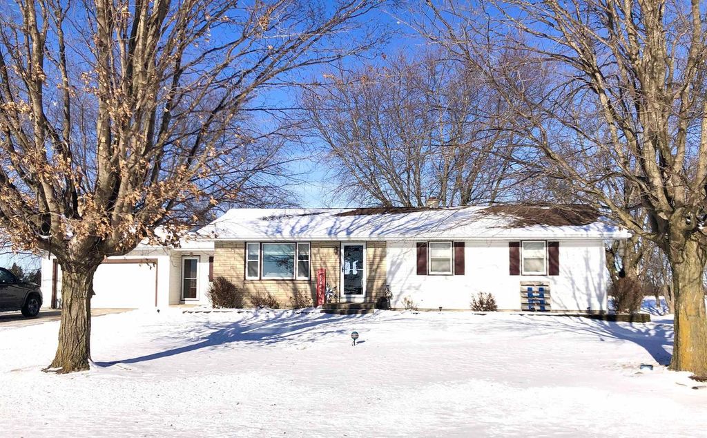 328 E MAIN STREET, Hilbert, WI 54129