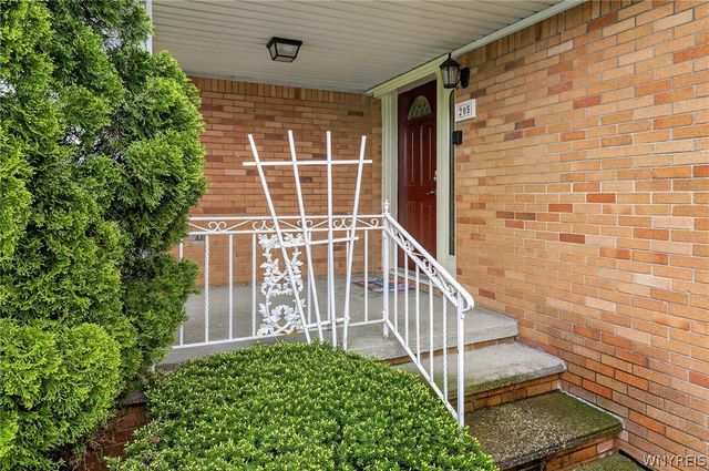 205 Glencove Rd, Tonawanda, NY 14223