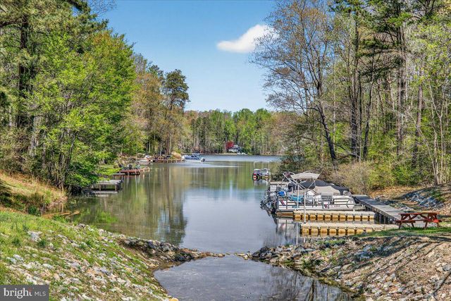 719 LAKE CAROLINE DR, Ruther Glen, VA 22546